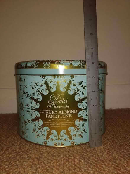 Photo of free Cake/biscuit tin (Albert Park M20) #1