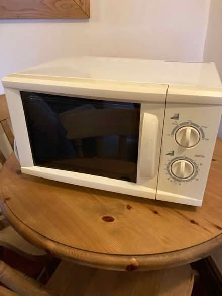 Photo of free Old but working 700W microwave (Grassington BD23) #1