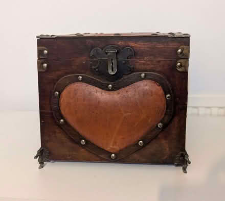 Photo of free Vintage Wood and Leather Cube Box (CT15) #2