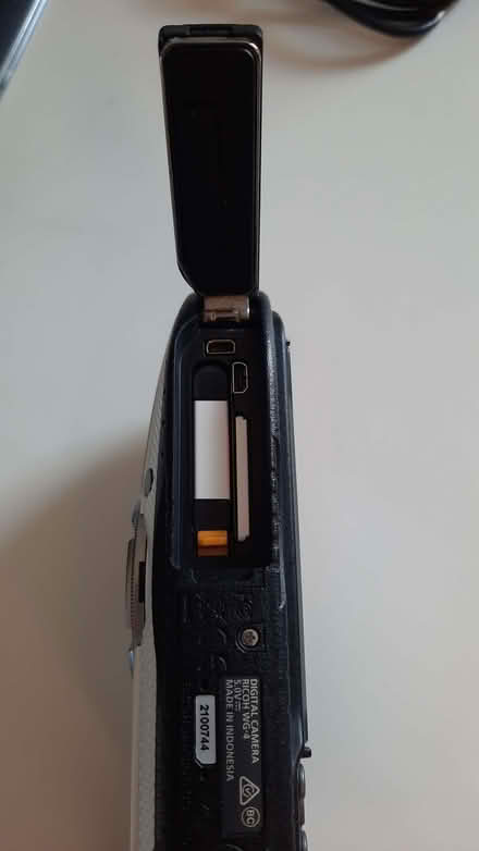Photo of free Waterproof camera - Ricoh WG-4 (Birch Hill RG12) #3
