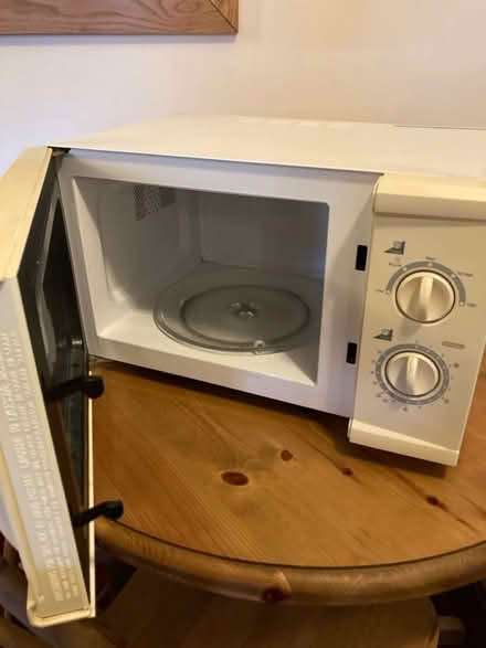 Photo of free Old but working 700W microwave (Grassington BD23) #2