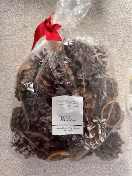 Photo of free White company Christmas decs (CR3 Caterham on the hill) #1