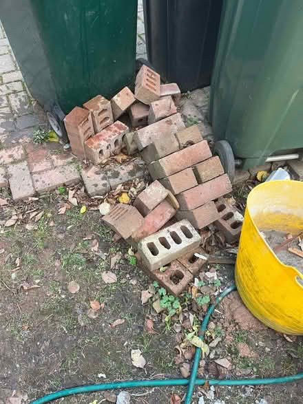 Photo of free bricks - around 50 (Saltney CH4) #2