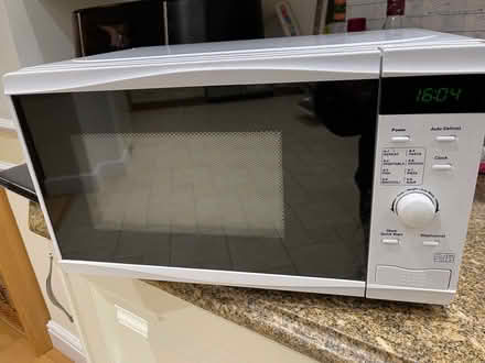 Photo of free Small Microwave (700 watt) (Selsdon CR2) #2