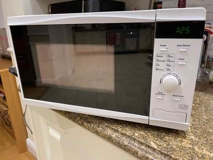 Photo of free Small Microwave (700 watt) (Selsdon CR2) #1