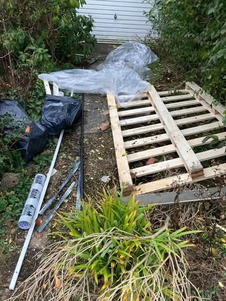 Photo of free pallet, plasterer metal edging, insulation board bits (Bohemia TN34) #1