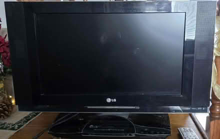 Photo of free 23" lg tv (Streamwood) #1