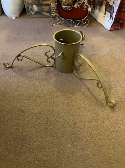 Photo of free Xmas tree stand (Sidcup/New Eltham) #1