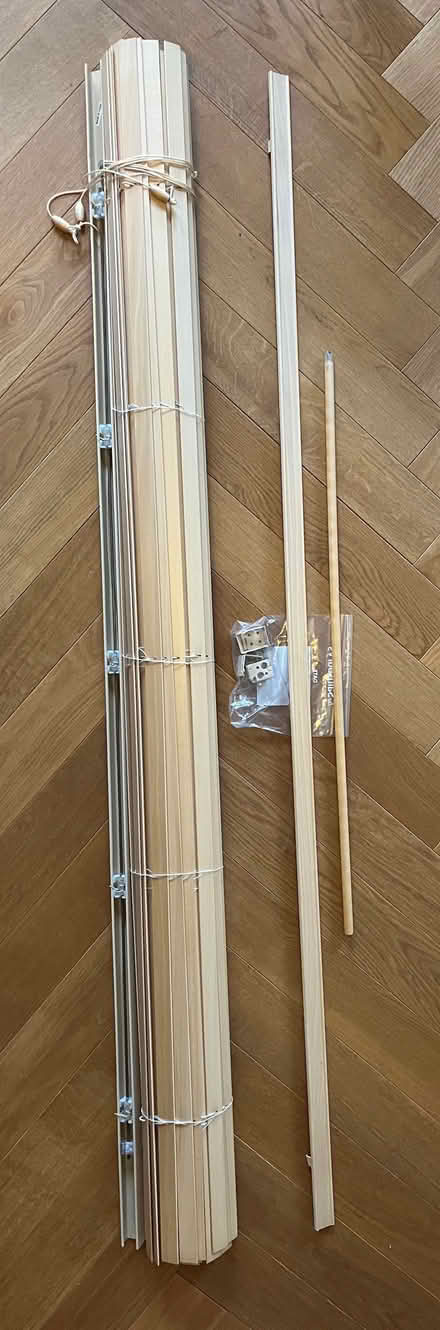 Photo of free Beech wood effect Venetian blind 165cm (Rayleigh SS6) #2