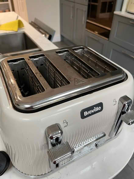Photo of free Breville 4 Slice Toaster, Beige, Fully Working (Chalker's Corner TW9) #1