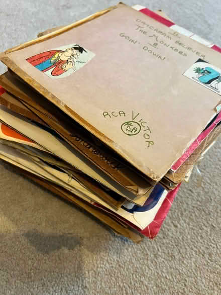 Photo of free Record player (plays but in need of repair) (Balham SW12) #3