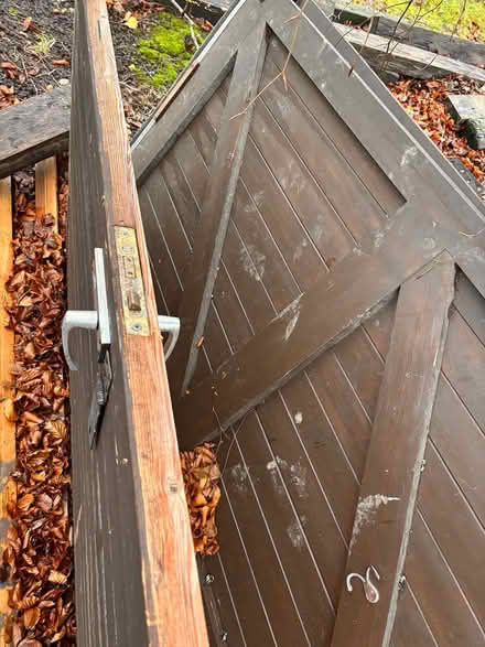 Photo of free 4 wood doors (Elmsted TN25) #2