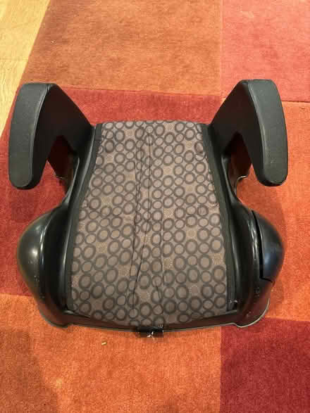 Photo of free Kids booster car seat (Southfields SW18 5TY) #1