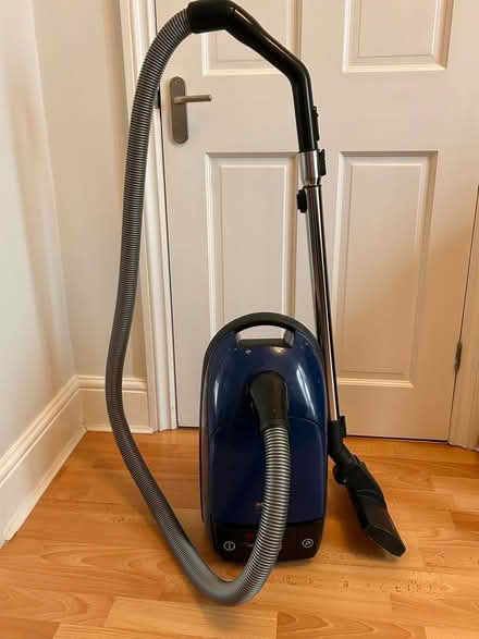 Photo of free vacuum (Chiswick W4 near High Road) #1