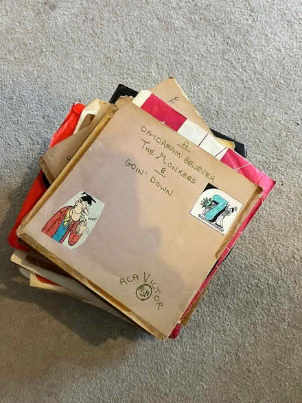 Photo of free Record player (plays but in need of repair) (Balham SW12) #4