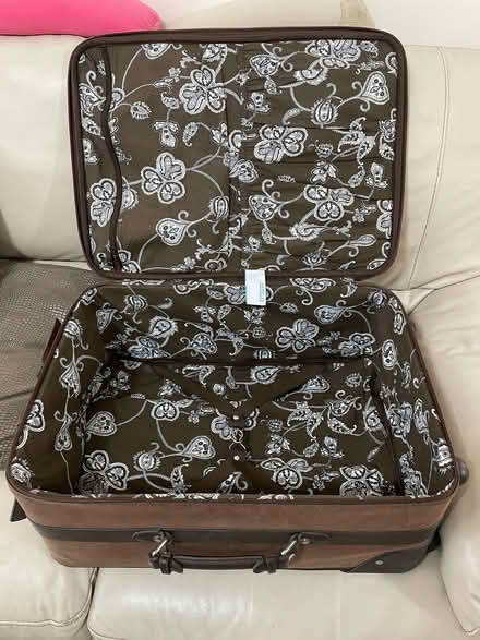 Photo of free Various bits of luggage (Elmers End BR3) #4