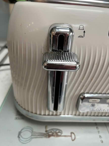 Photo of free Breville 4 Slice Toaster, Beige, Fully Working (Chalker's Corner TW9) #3