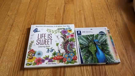 Photo of free Coloring book and color pencils (22308) #1