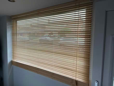 Photo of free Beech wood effect Venetian blind 165cm (Rayleigh SS6) #1