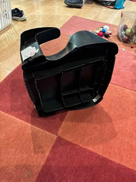 Photo of free Kids booster car seat (Southfields SW18 5TY) #2