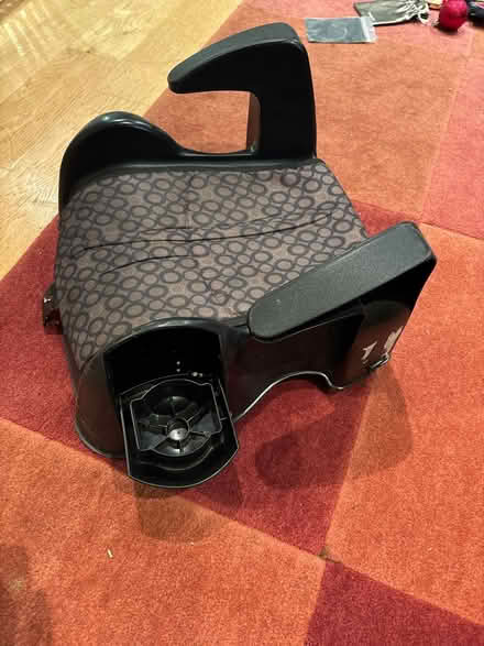Photo of free Kids booster car seat (Southfields SW18 5TY) #3