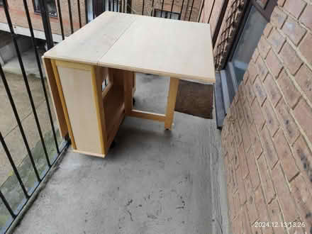 Photo of free extendable table (Feltham) #1