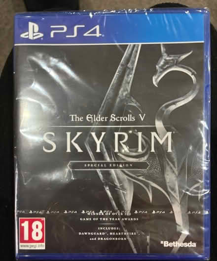 Photo of free PS4 unopened SKYRIM (CT8 8bf) #1