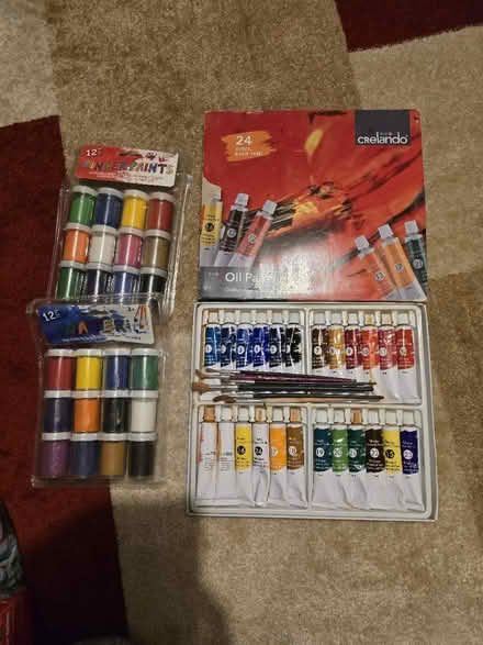 Photo of free Oil and acrylic paint (Luton, Stopsley) #1