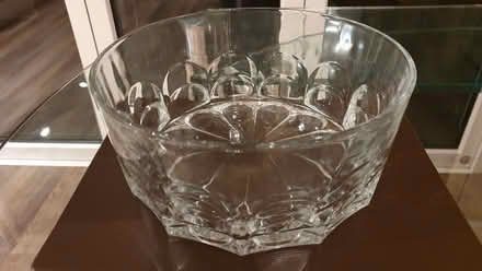 Photo of free Glass mixing bowl and glass trifle dish (Mimbridge GU24) #1