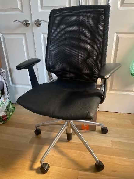 Photo of free Desk chair (Upper East Side) #1