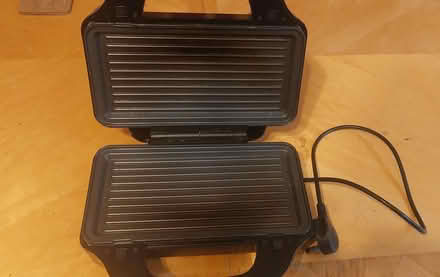 Photo of free Toastie/waffle maker (Guildford GU2) #2