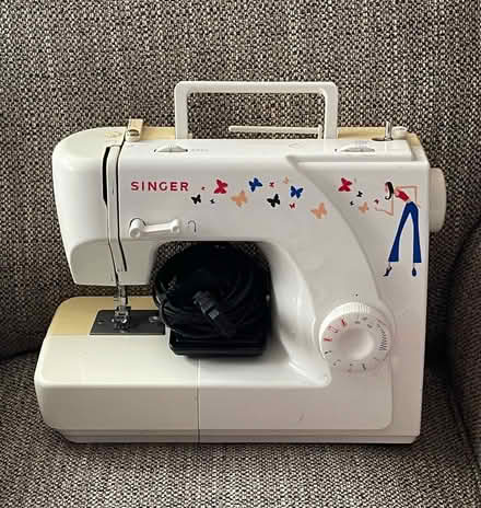 Photo of free Singer sewing machine (Tameside SK14) #1
