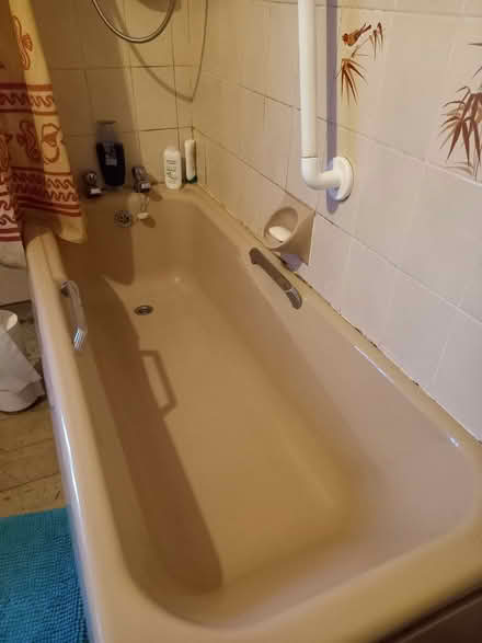 Photo of free Retro bathroom suite (Natland LA9) #3