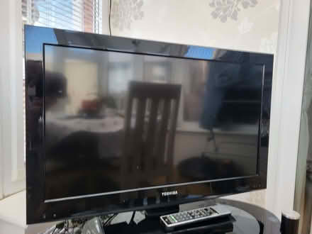 Photo of free 32" Toshiba TV (Cashes Green GL5) #2