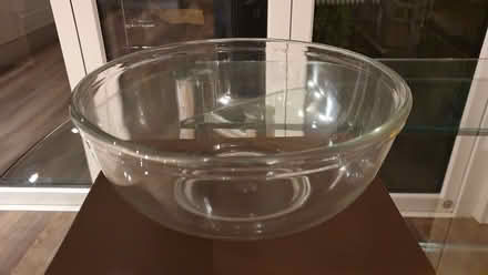 Photo of free Glass mixing bowl and glass trifle dish (Mimbridge GU24) #2