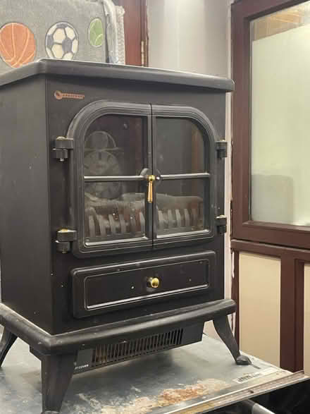 Photo of free Electric fire effect and heater (Aldgate E1) #1