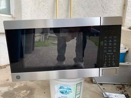 Photo of free Heavy used GE microwave (West Union City) #1