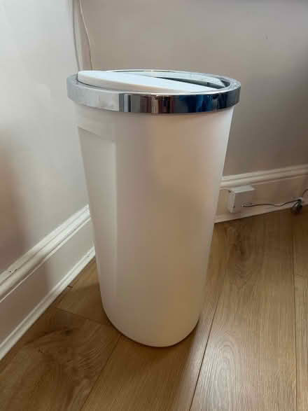 Photo of free Swing Top Bin (Clapham SW4) #1