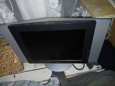 Photo of free Samsung tv (Stamford Hill estate N16 6RL) #2