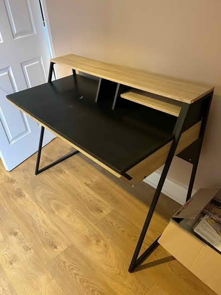 Photo of free Desk with 2 drawers (Furzedown SW16) #2