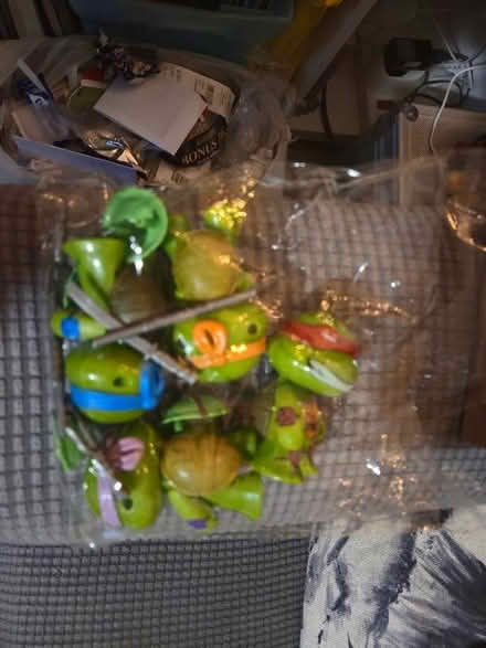 Photo of free Teenage Mutant Ninja Turtle figures (Cople MK44) #1