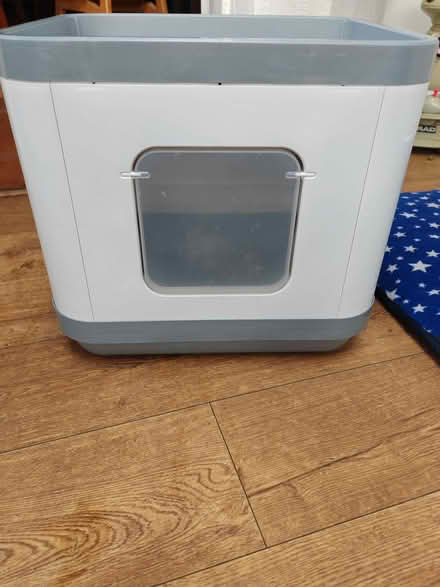 Photo of free Enclosed cat litter tray (Upper Walthamstow E17) #1