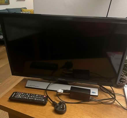 Photo of free TV & remote (North Tonbridge TN10) #1