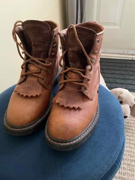 Photo of free Women’s boots (Neyagawa river glen, oakville.) #1