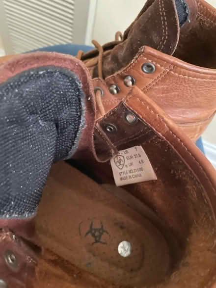 Photo of free Women’s boots (Neyagawa river glen, oakville.) #2