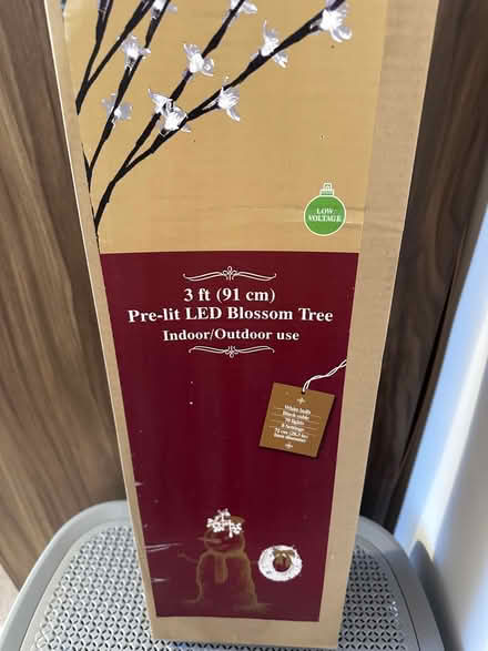 Photo of free LED Blossom tree (Middleton LA3) #1