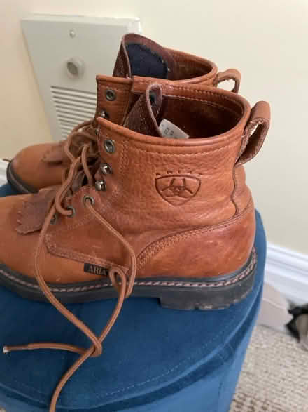 Photo of free Women’s boots (Neyagawa river glen, oakville.) #3