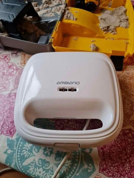 Photo of free Toastie maker (Lancaster freehold) #2