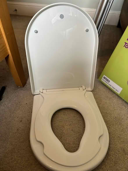 Photo of free In built children’s toilet seat (Canton CF5) #1