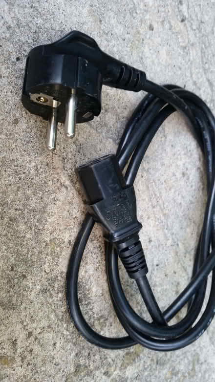 Photo of free Various cables and plugs for Whitehawk/Kemptown residents (Whitehawk BN2) #1